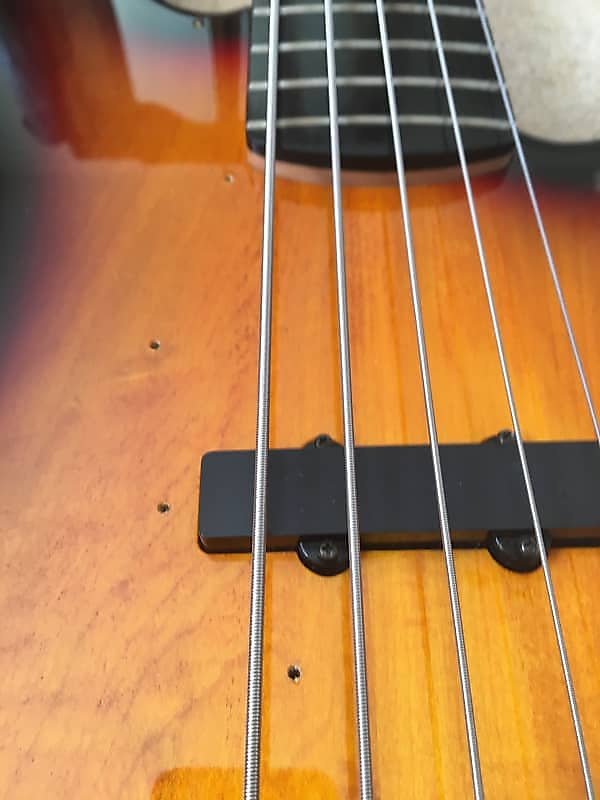 Squier Deluxe Jazz Bass V Active (5 String) 3-Color Sunburst - Image 12