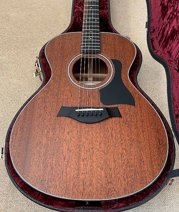Taylor  322e with Taylor case Mahogany 2015 - Image 18