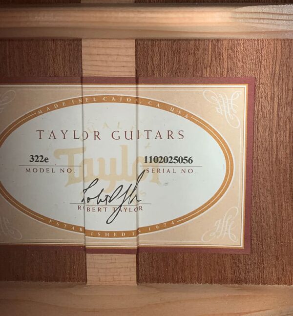 Taylor  322e with Taylor case Mahogany 2015 - Image 2