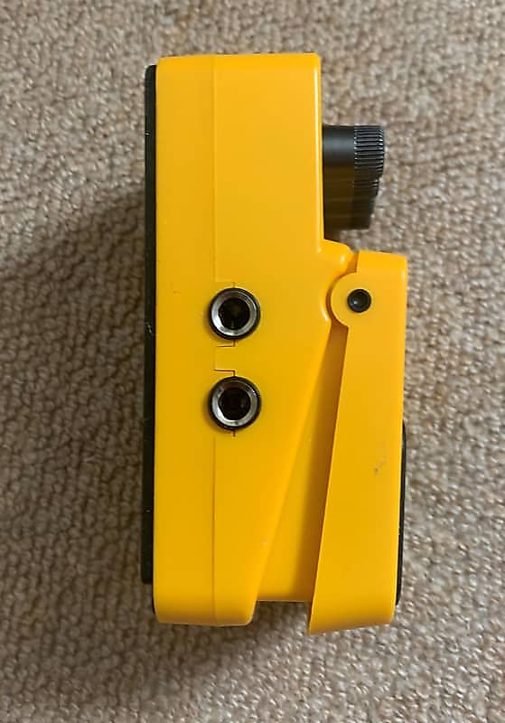 Behringer UC200 Ultra Chorus Pedal - Image 10
