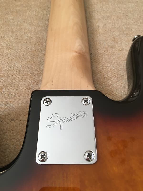 Squier Deluxe Jazz Bass V Active (5 String) 3-Color Sunburst - Image 8