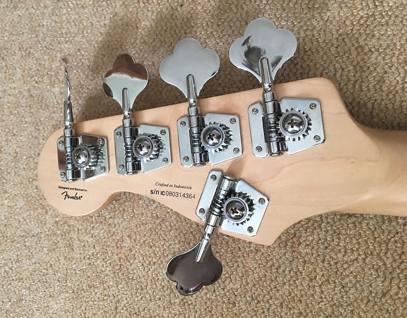 Squier Deluxe Jazz Bass V Active (5 String) 3-Color Sunburst - Image 9