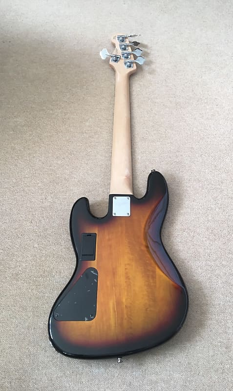 Squier Deluxe Jazz Bass V Active (5 String) 3-Color Sunburst - Image 6