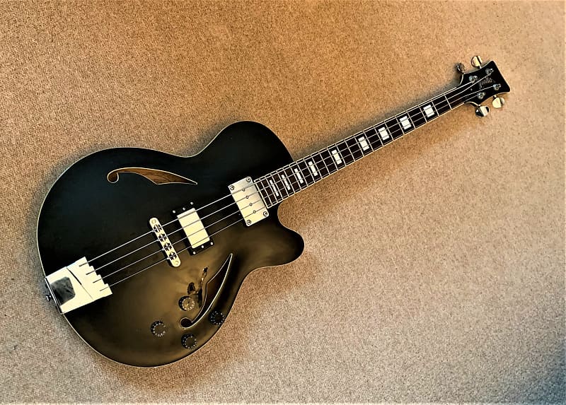 Italia Torino Semi-Hollow Body Bass Guitar, Black