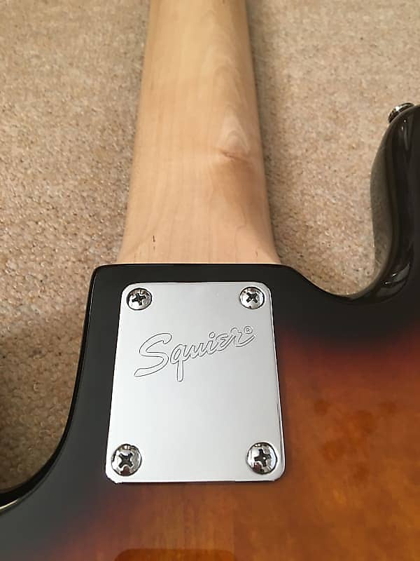 Squier Deluxe Jazz Bass V Active (5 String) 3-Color Sunburst - Image 17