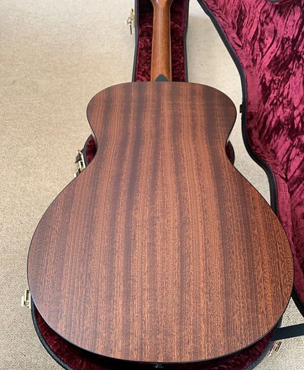 Taylor  322e with Taylor case Mahogany 2015 - Image 9