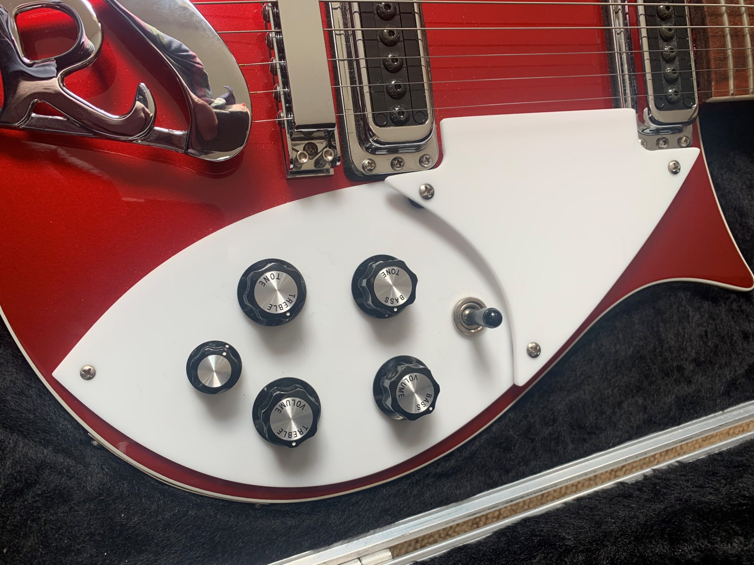 リッケンバッカー　Limited 620 Mirror  Ruby Rickenbacker Limited 4003 CB MIRROR Ruby入荷！ - News：リッケンバッカー日本版