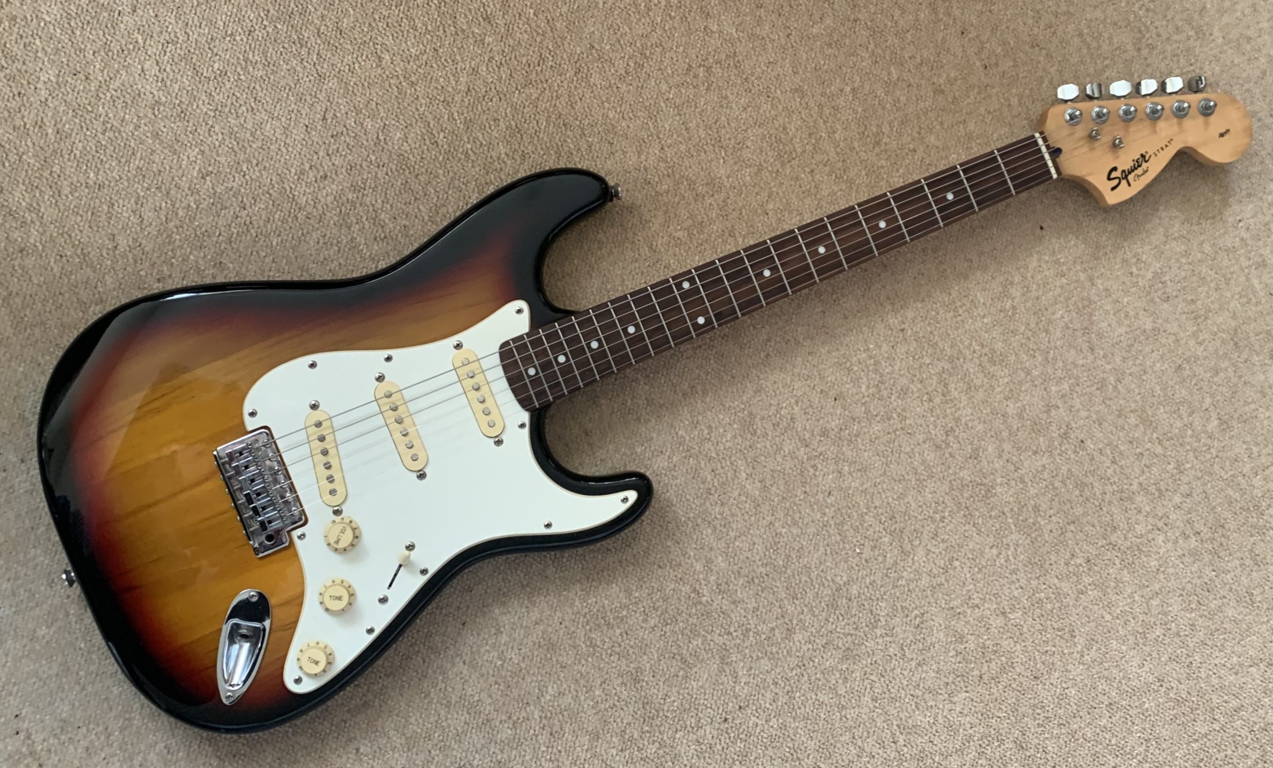 Squire Stratocaster 2004 sunburst Indonesia - Rock Stock Stores