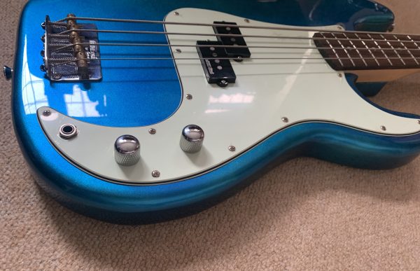 VINTAGE V4 REISSUED BASS GUITAR  BAYVIEW BLUE - Image 3