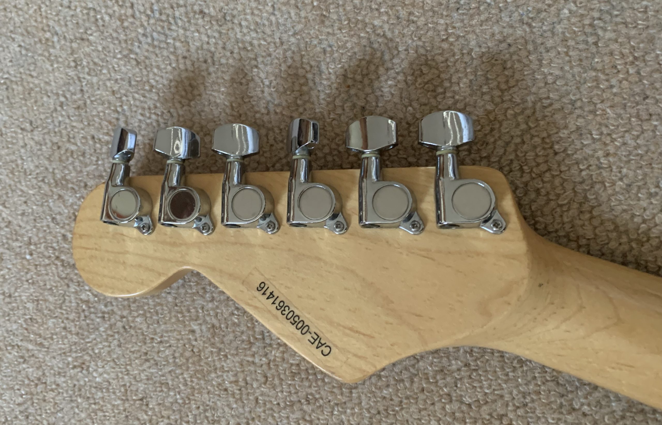 2022年製【Squire|Stratocaster】 Amazon.com: Fender Squier Debut Series Stratocaster Electric