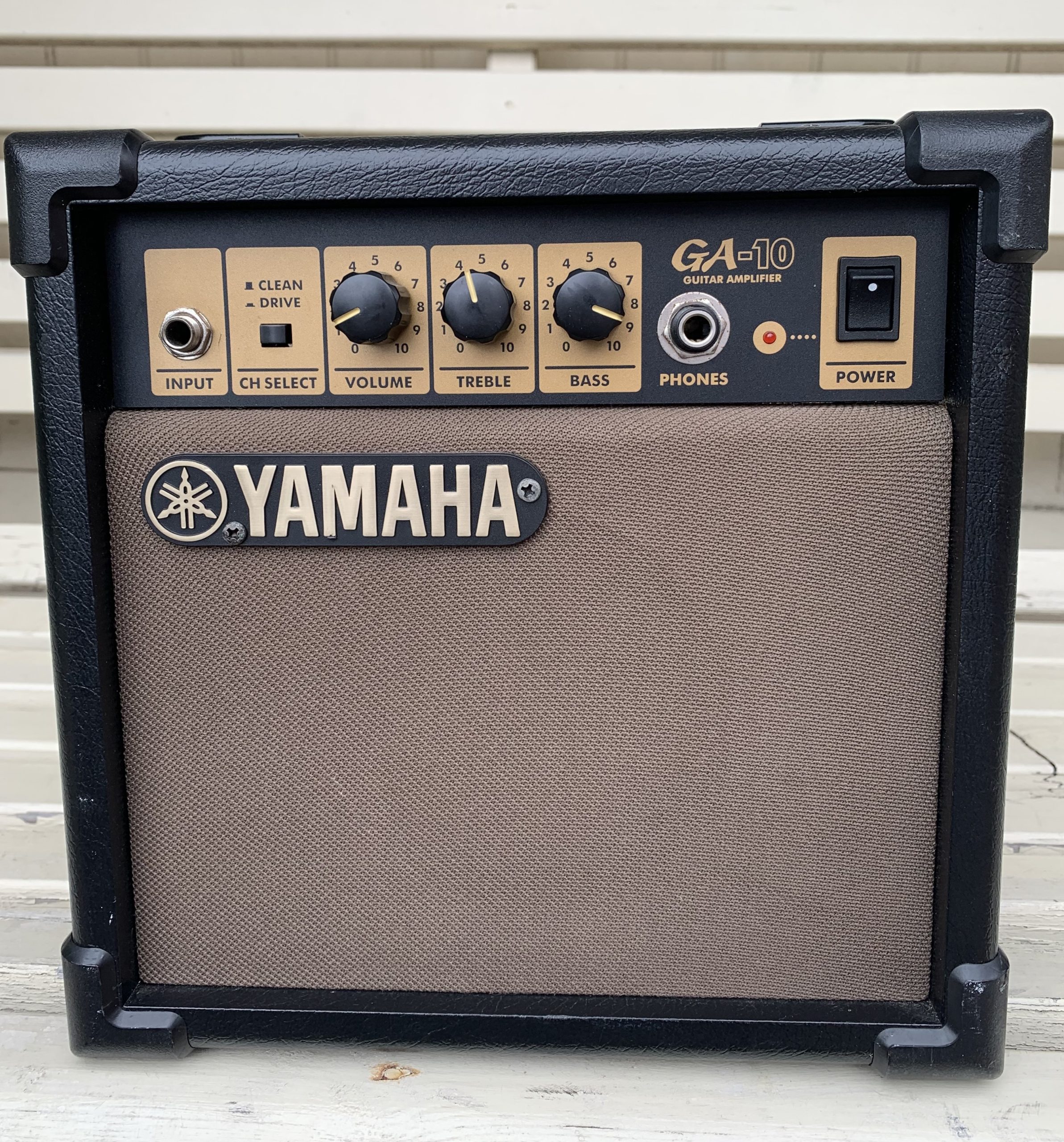 YAMAHA GA-10 GUITAR AMPLIFIER (10watts)