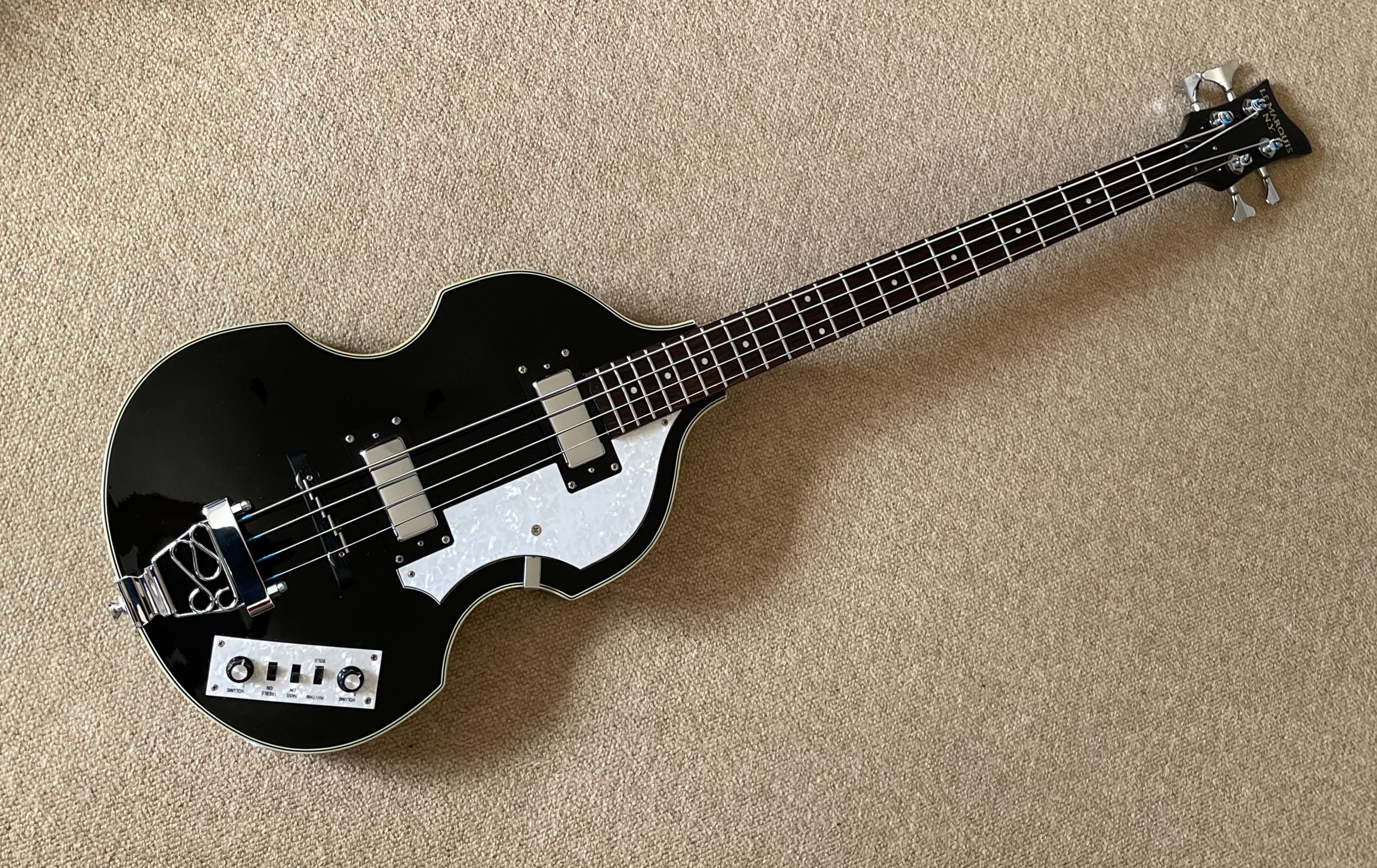 Le Marquis NY Violin Bass Guitar Black with white pick guard