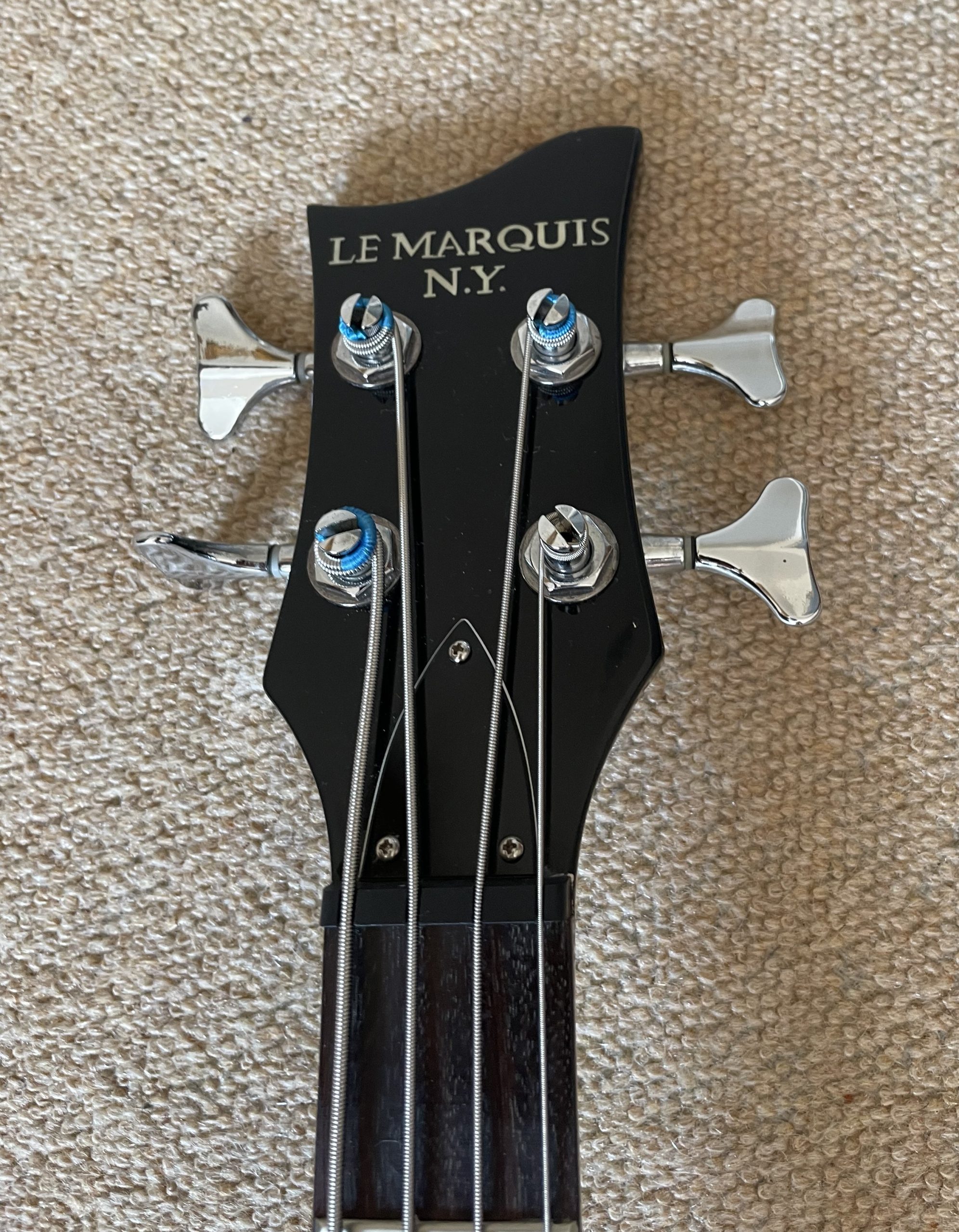 Le Marquis NY Violin Bass Guitar Black with white pick guard - Image 4