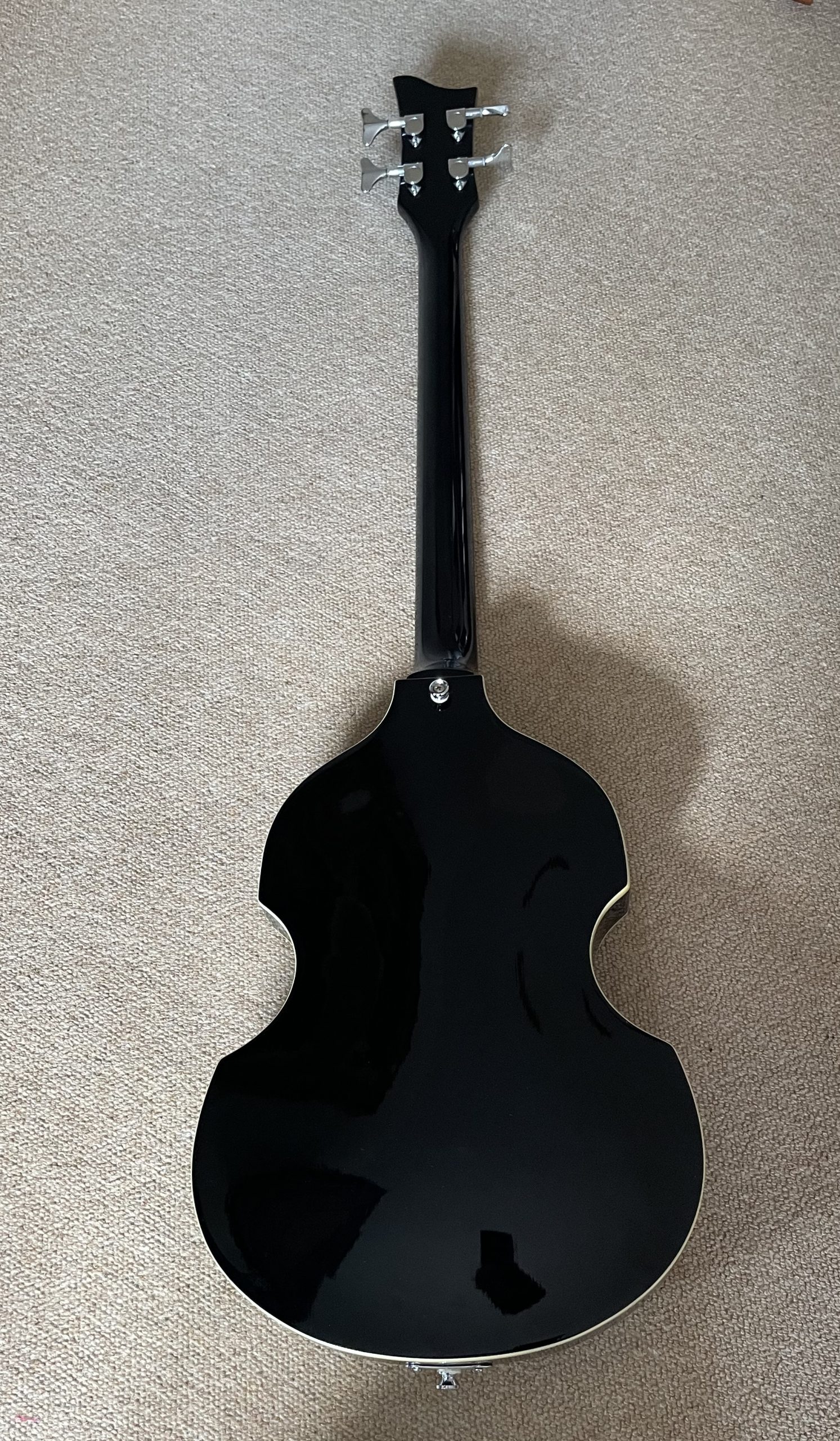 Le Marquis NY Violin Bass Guitar Black with white pick guard - Image 6