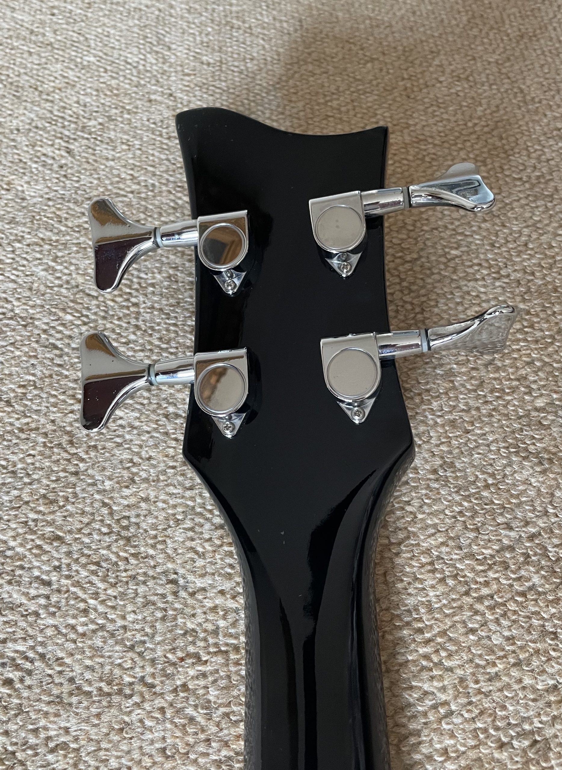 Le Marquis NY Violin Bass Guitar Black with white pick guard - Image 9