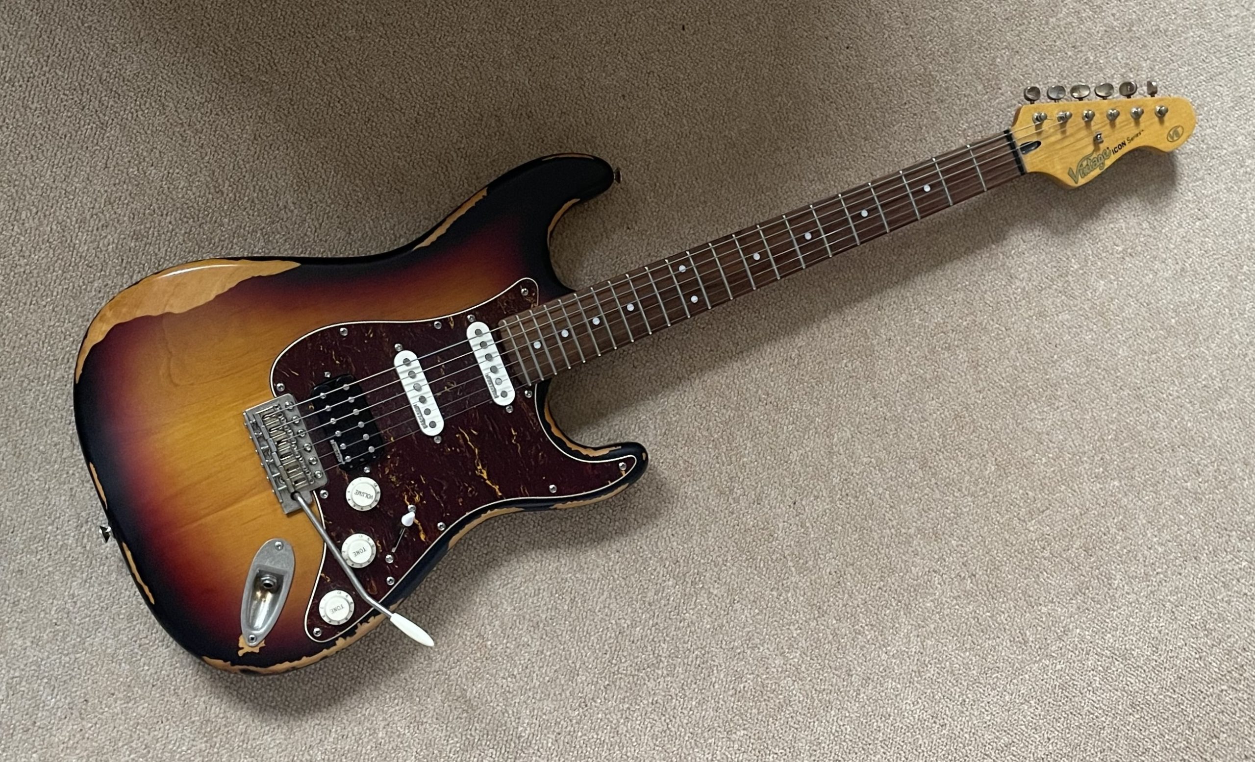 Vintage V6 Icon HSS, Distressed Sunburst