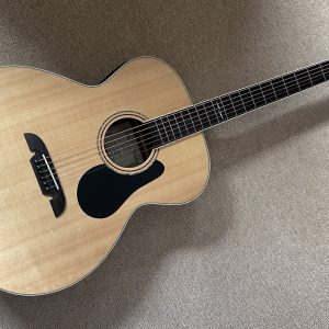 Alvarez Artist ABT60E Baritone Electro Acoustic in Natural