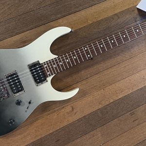 Ibanez RG421, Pearl Black Fade Metallic