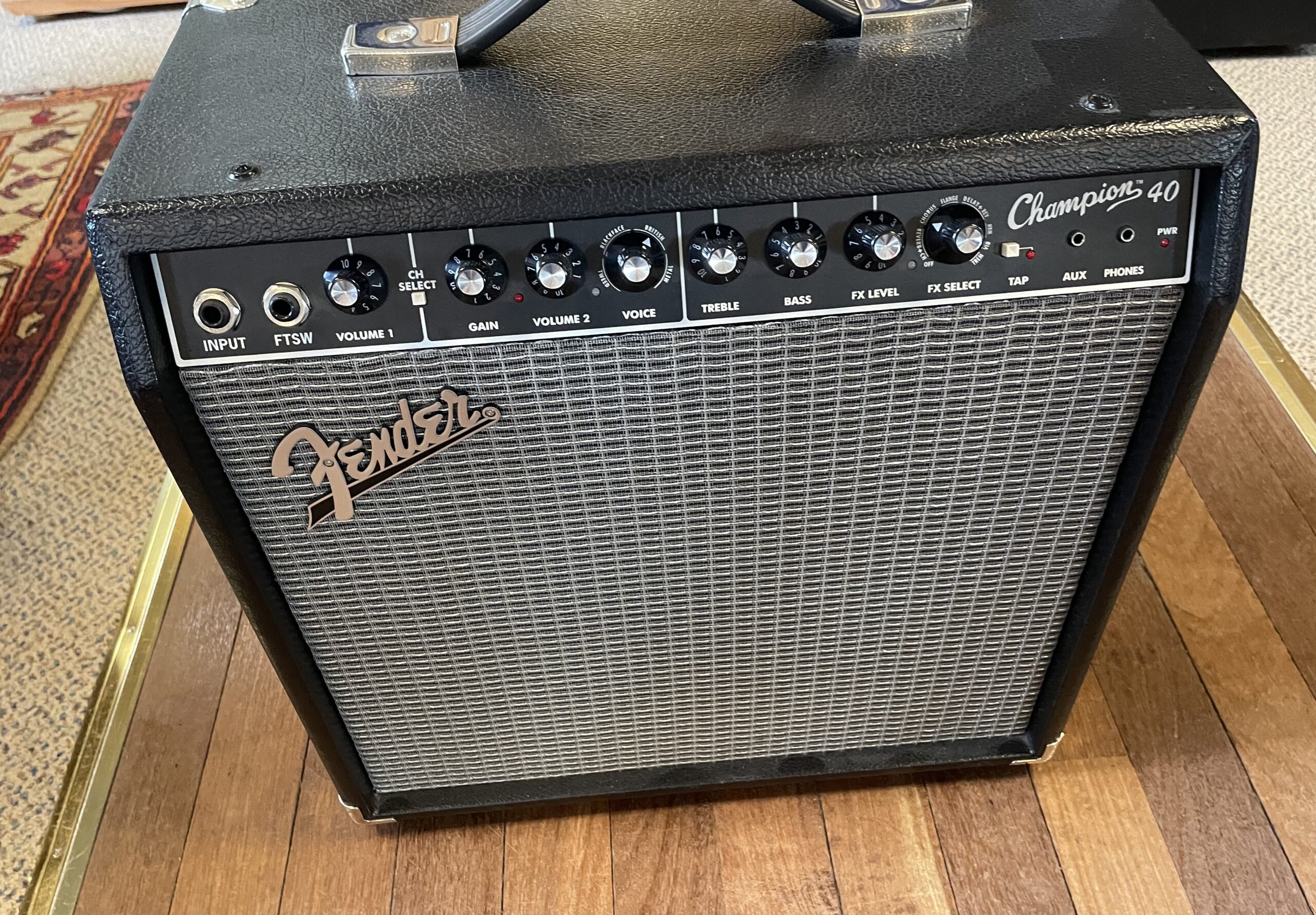 Fender Champion 40 Guitar Amplifier Combo with Effects - Image 3