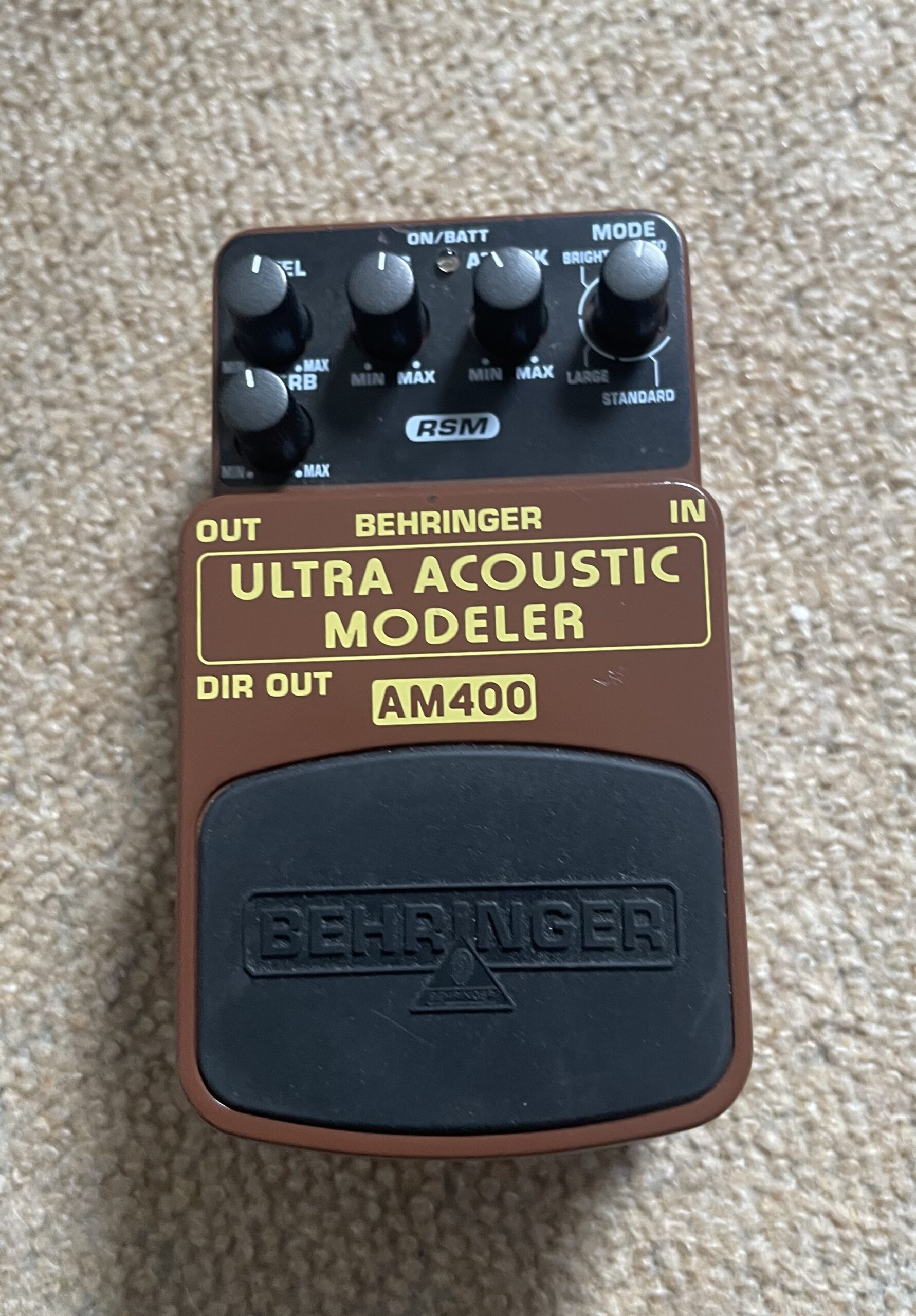 Behringer Ultra Acoustic Modeler AM400