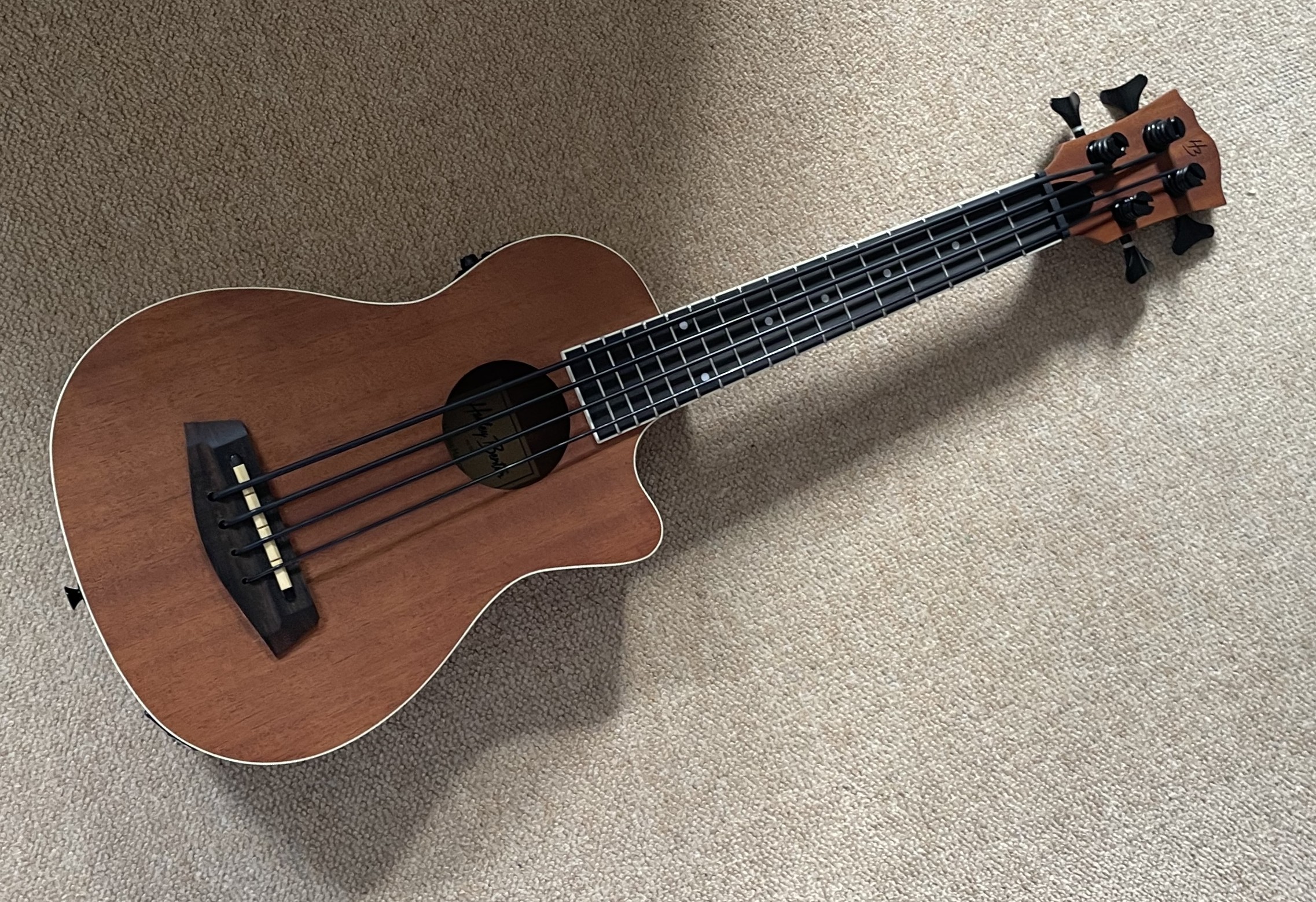 Harley Benton UkeBass Mahogany