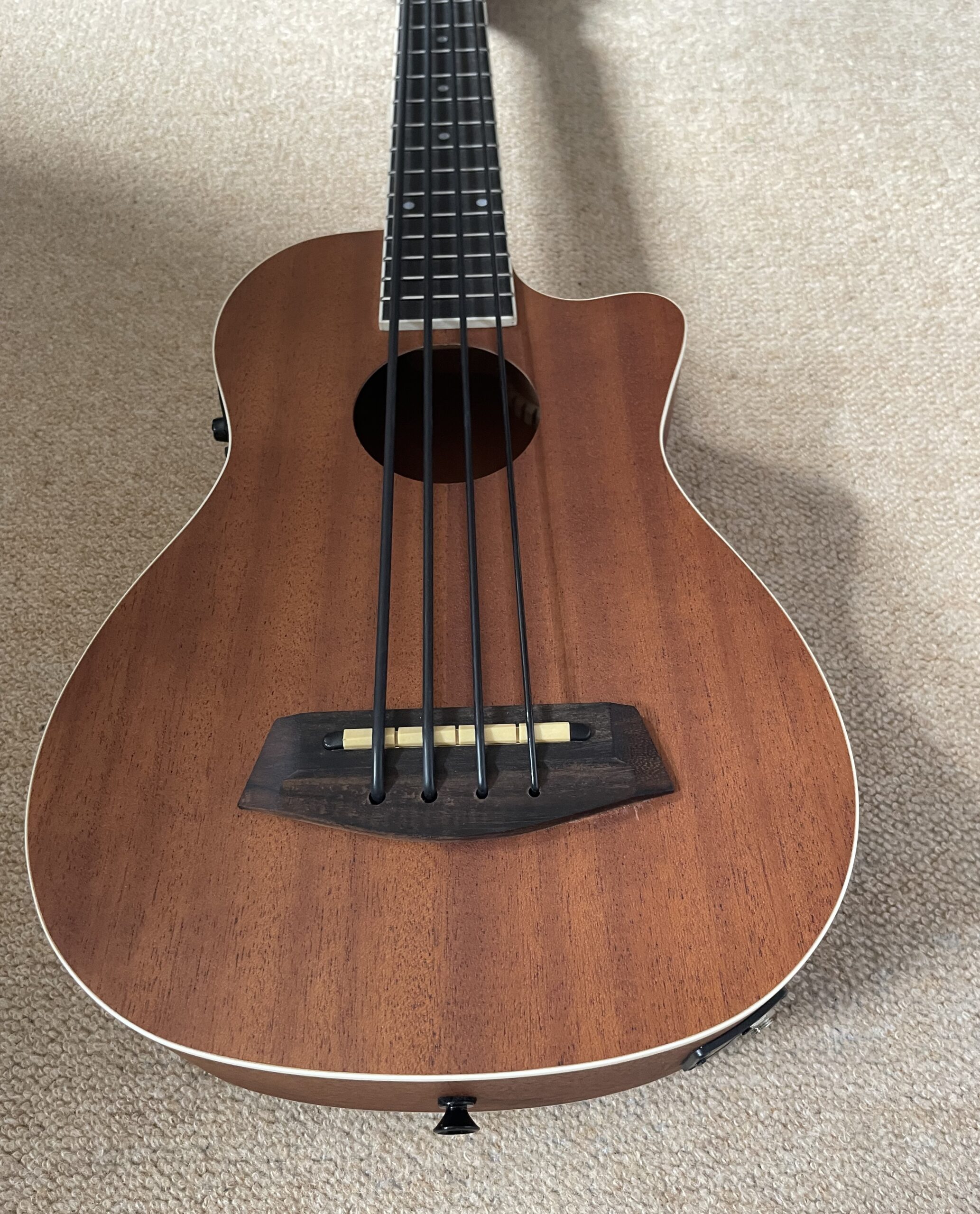 Harley Benton UkeBass Mahogany - Image 3
