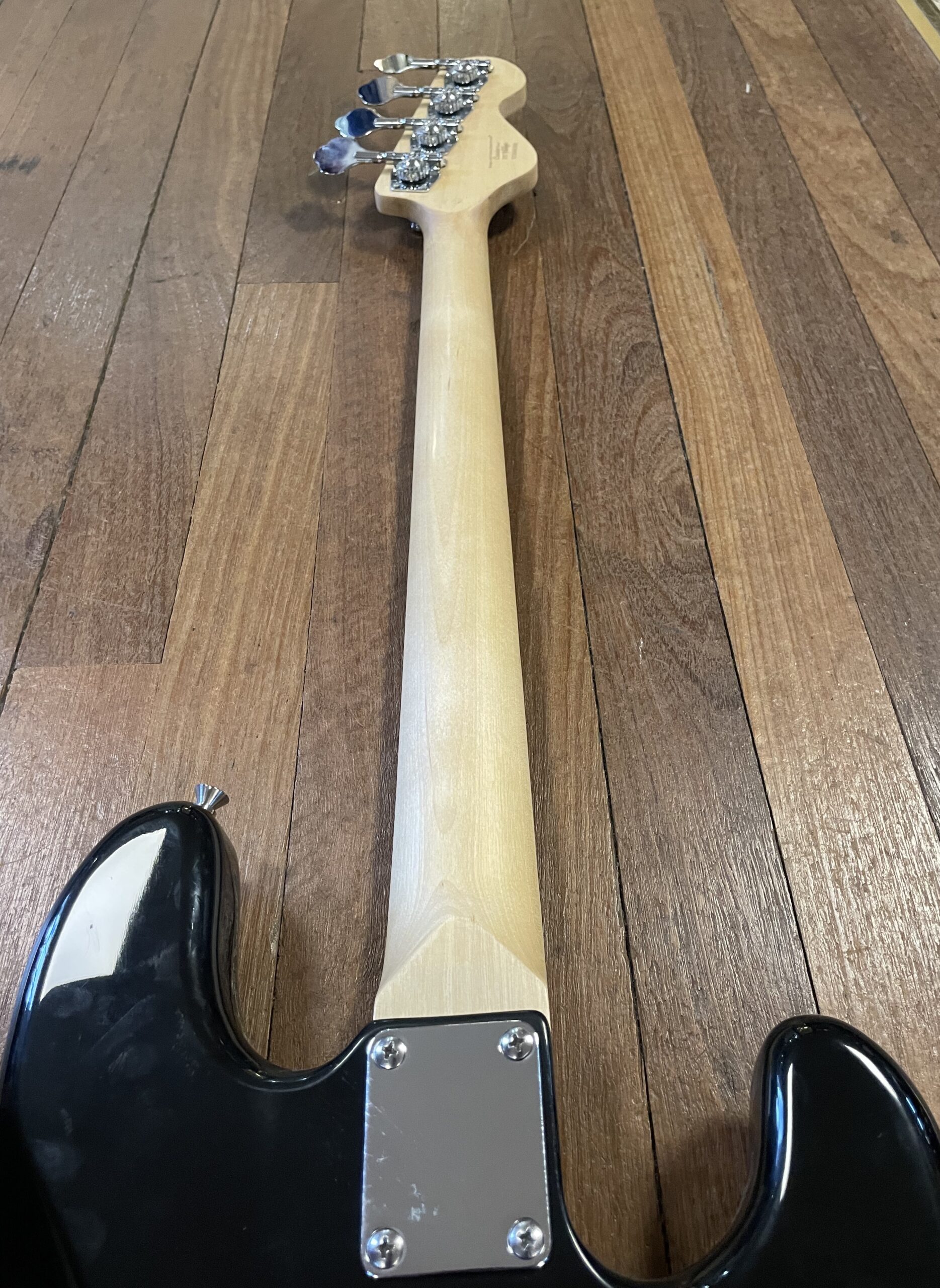 Vintage V40 Coaster Bass Guitar Black Left Handed - Image 8